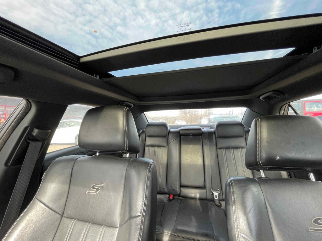 2014 Chrysler 300 Image 9
