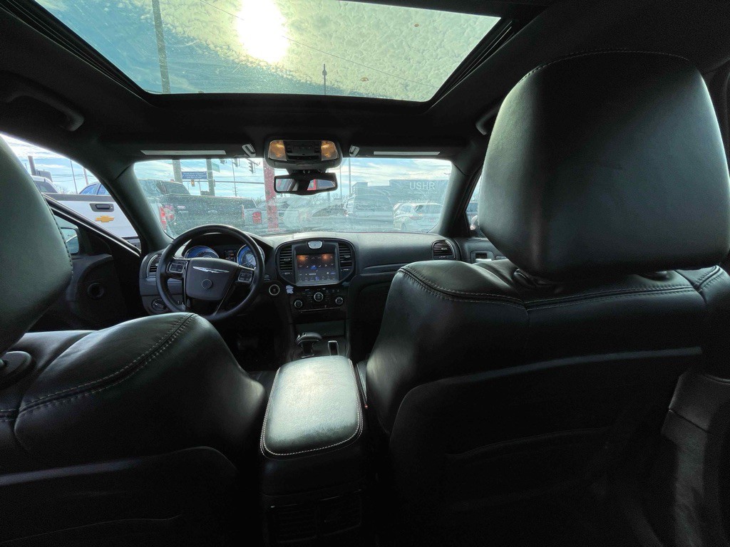2014 Chrysler 300 Image 10
