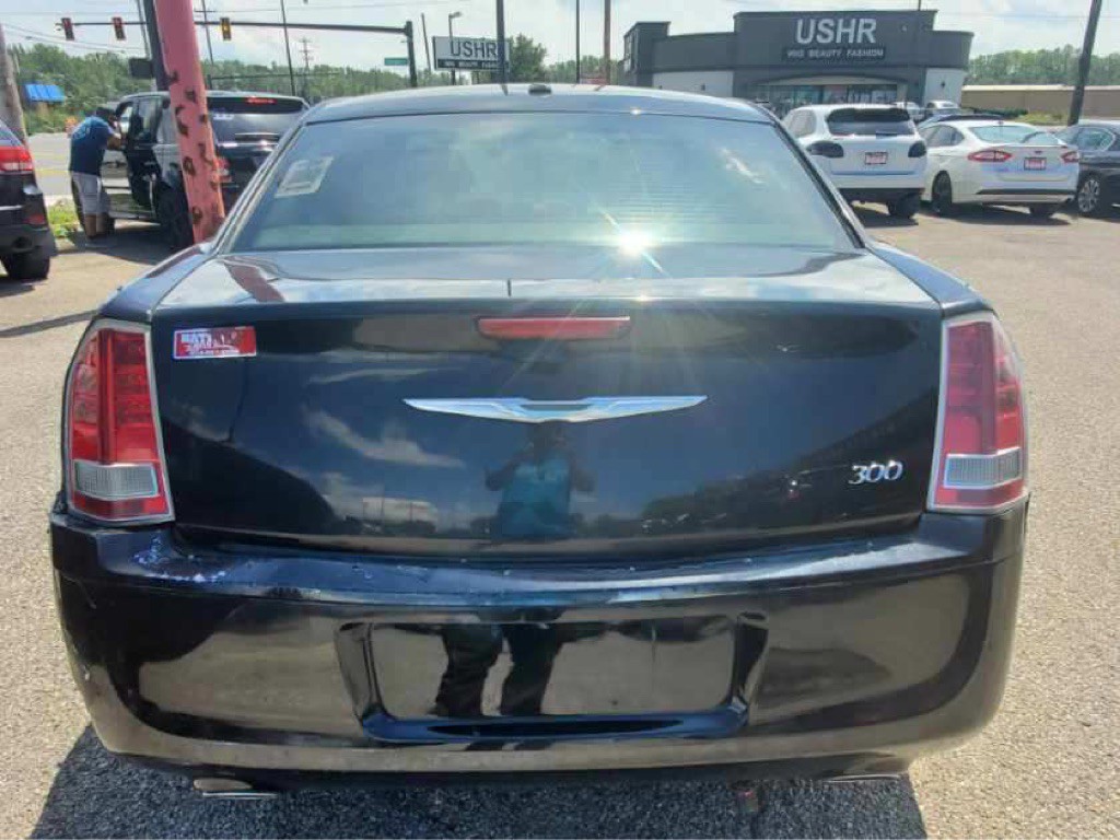 2013 Chrysler 300 Image 3
