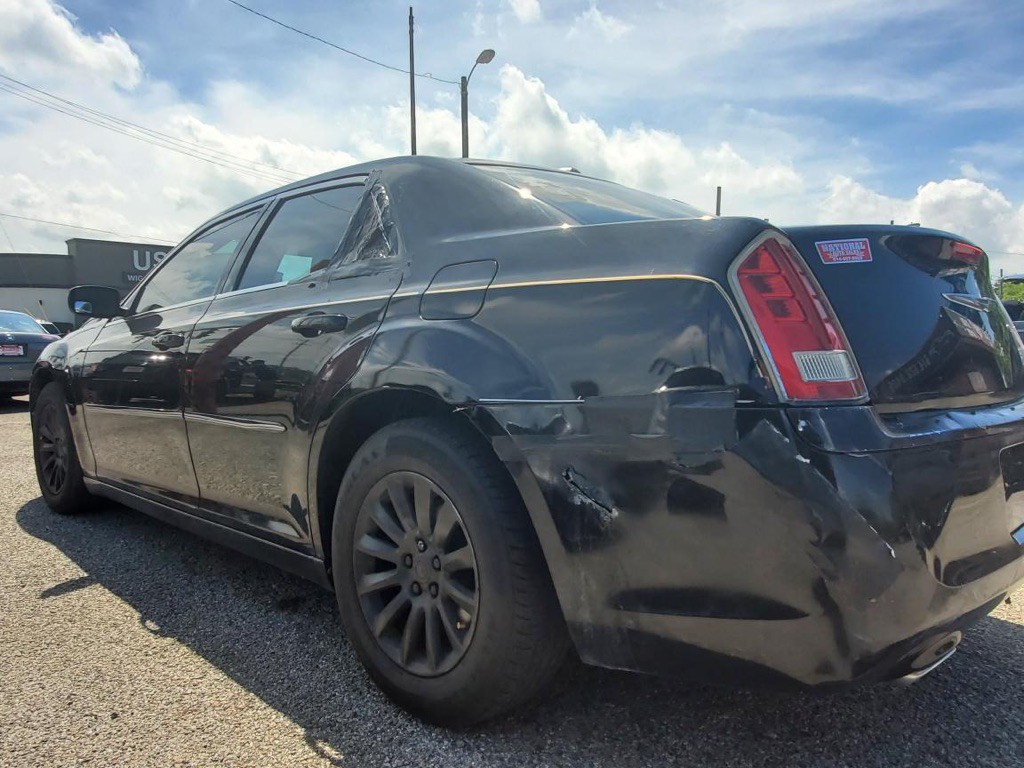 2013 Chrysler 300 Image 4