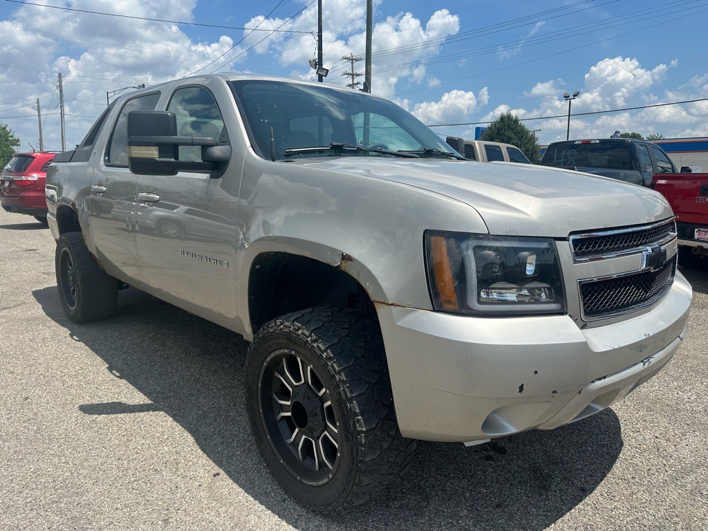 2009 Chevrolet Avalanche Image 2