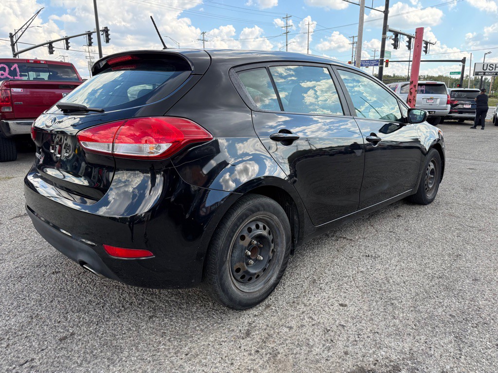 2017 Kia Forte Image 4