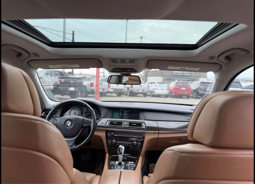 2012 BMW 7 Series Image 7