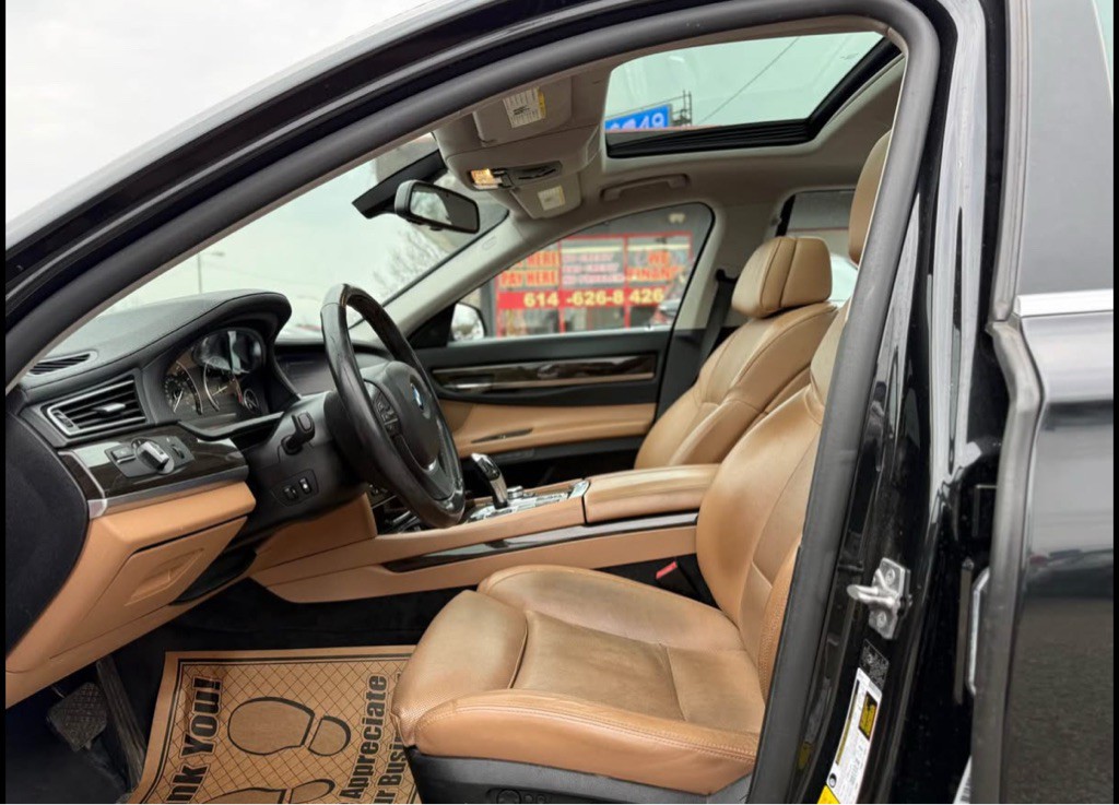 2012 BMW 7 Series Image 8
