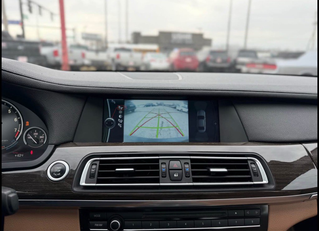 2012 BMW 7 Series Image 10