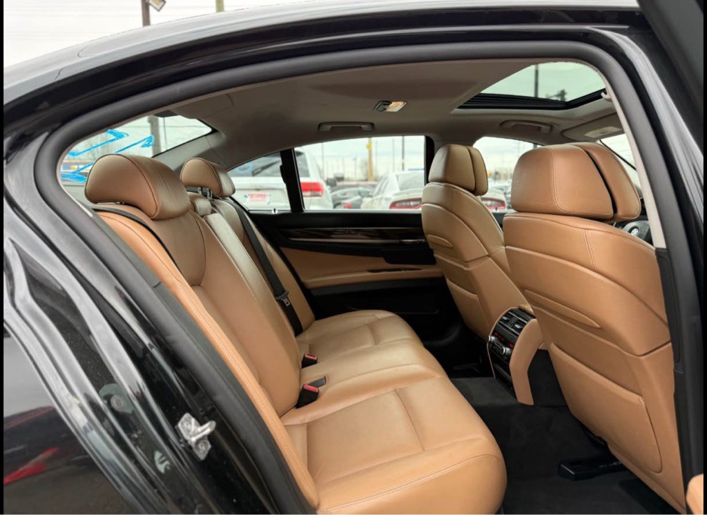2012 BMW 7 Series Image 12
