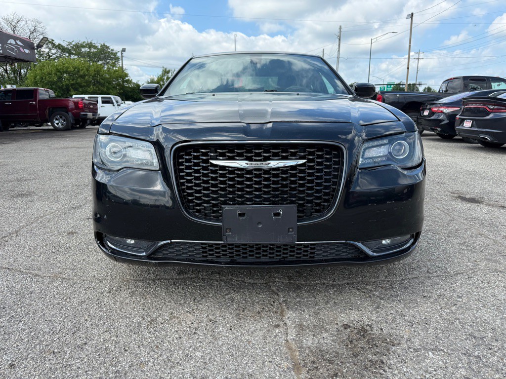 2015 Chrysler 300 Image 3