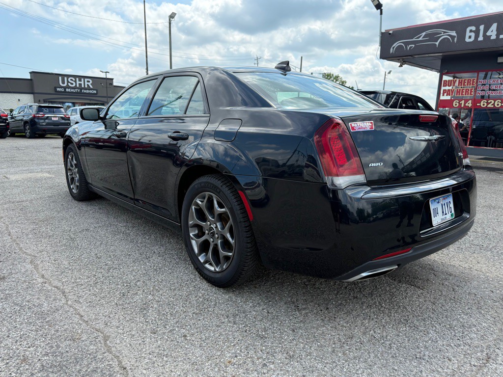 2015 Chrysler 300 Image 5