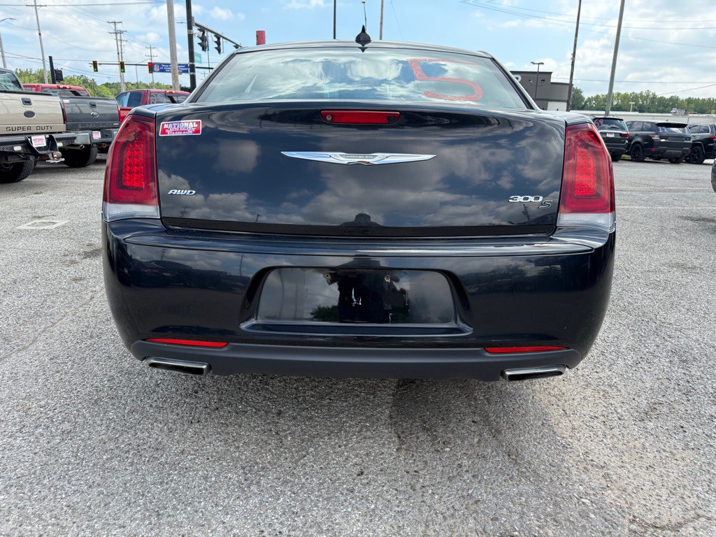 2015 Chrysler 300 Image 6