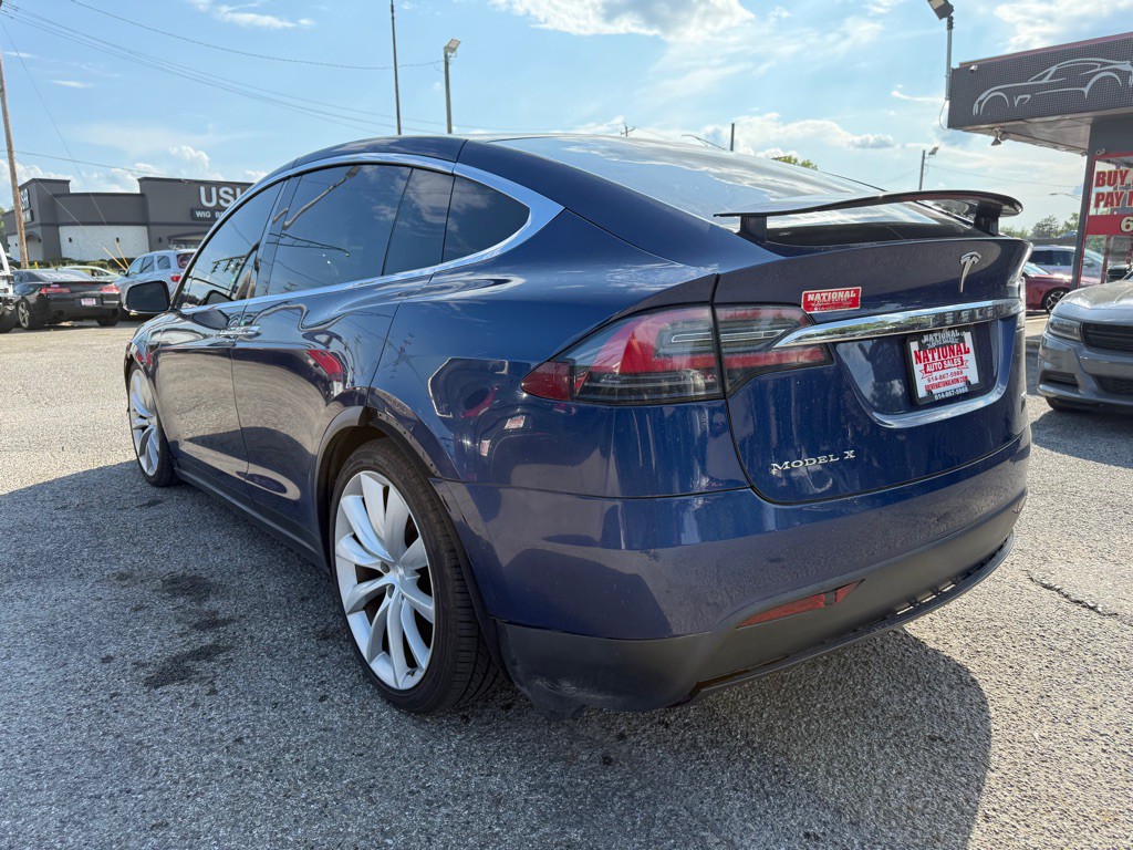2017 Tesla Model X Image 4