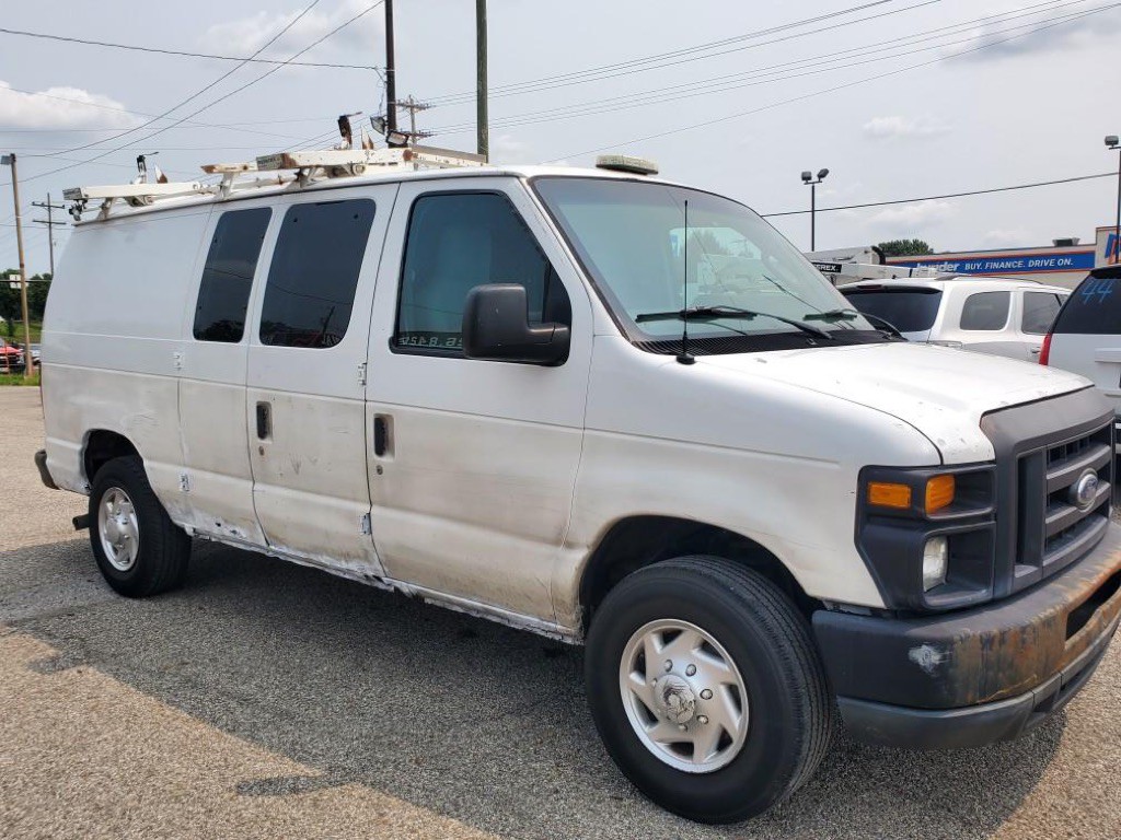 2011 Ford Econoline Image 2
