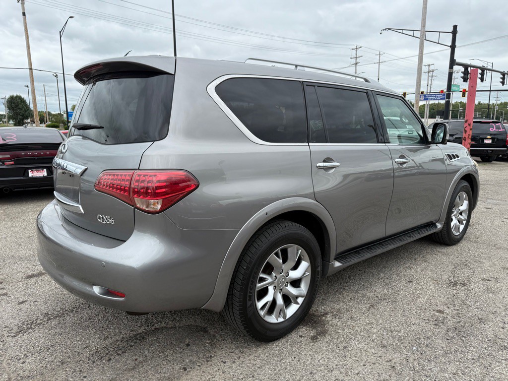 2011 INFINITI QX56 Image 5