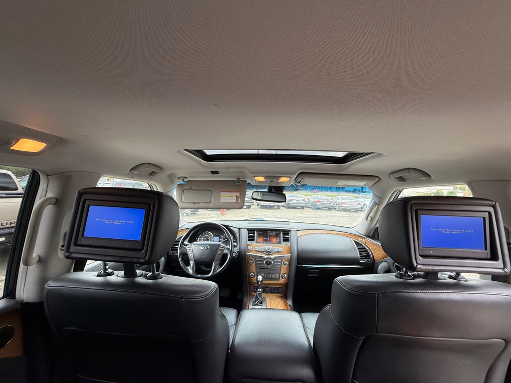 2011 INFINITI QX56 Image 8