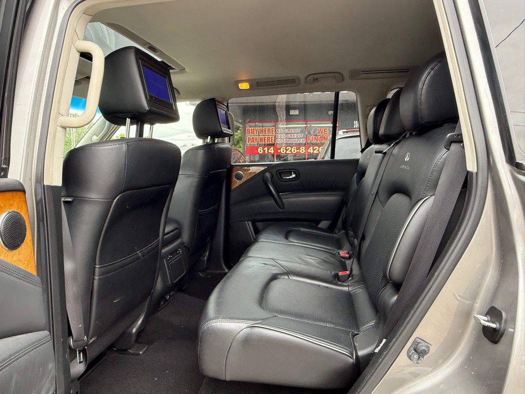 2011 INFINITI QX56 Image 9