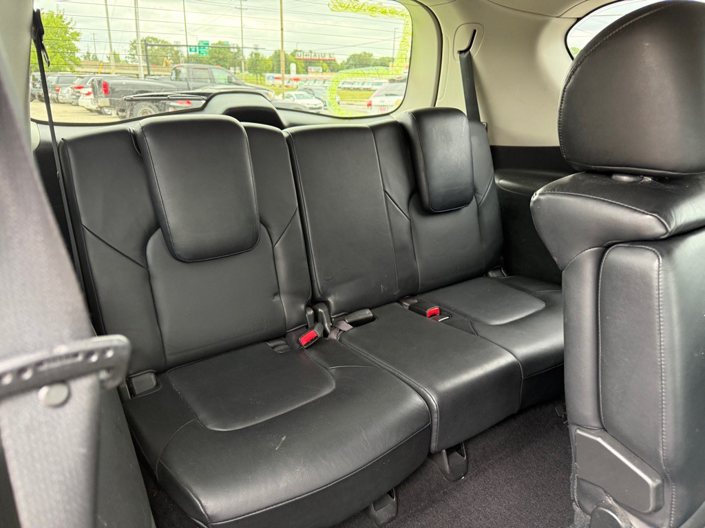 2011 INFINITI QX56 Image 10