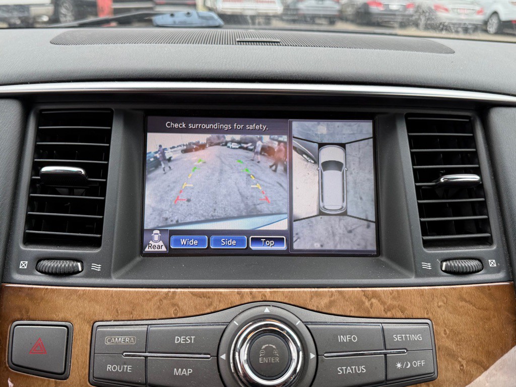 2011 INFINITI QX56 Image 11