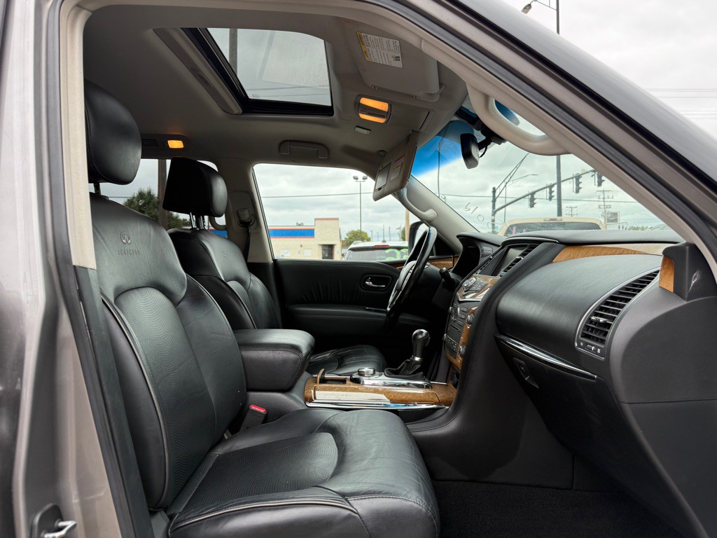 2011 INFINITI QX56 Image 12