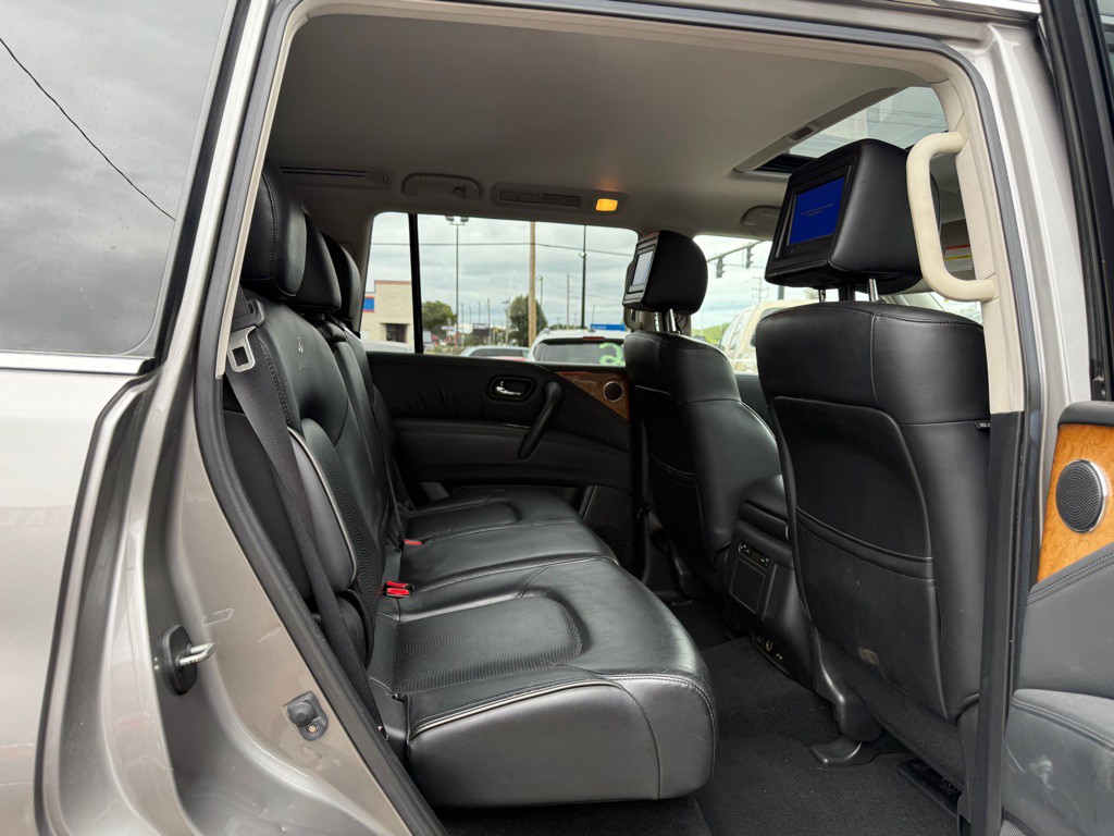 2011 INFINITI QX56 Image 13