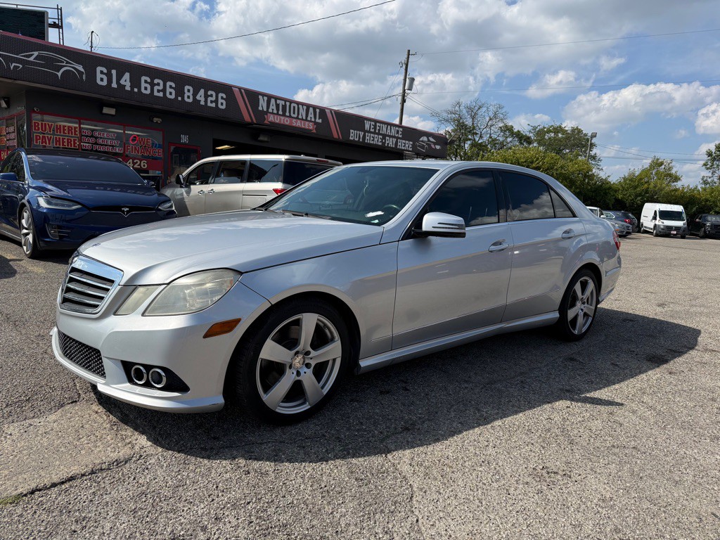 2010 Mercedes-Benz E-Class Image 1