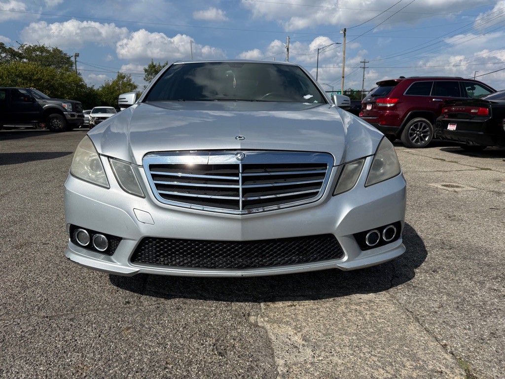 2010 Mercedes-Benz E-Class Image 3