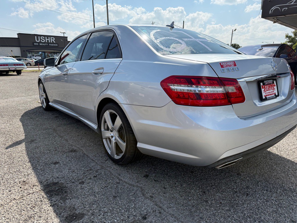 2010 Mercedes-Benz E-Class Image 4