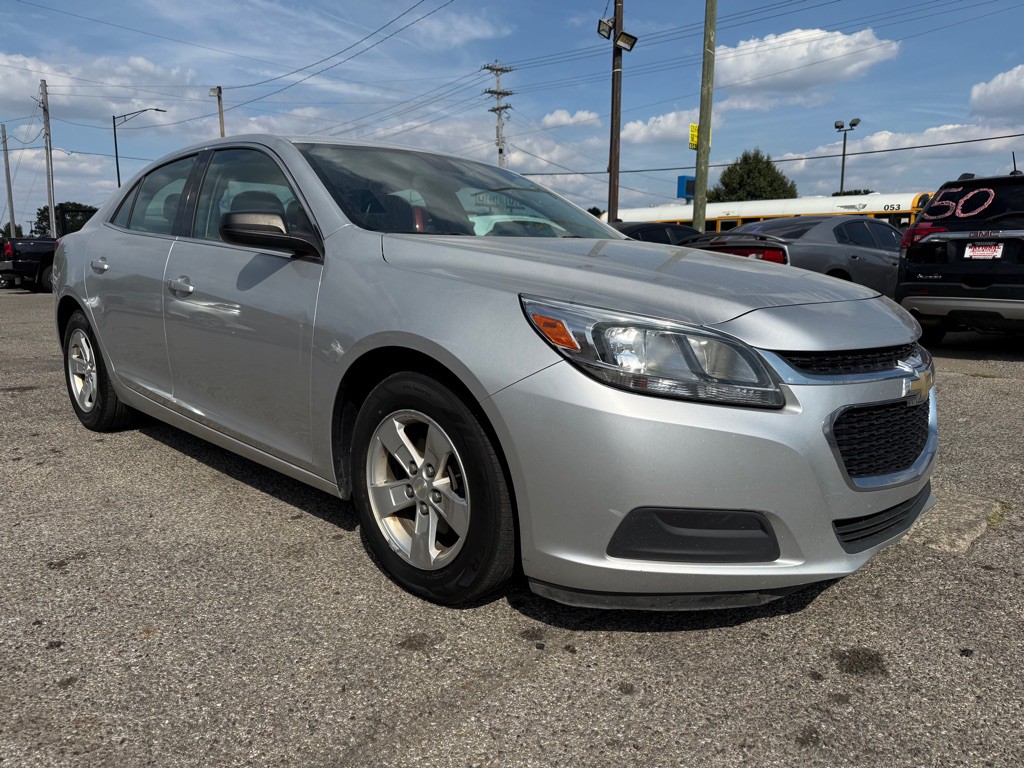 2014 Chevrolet Malibu Image 2