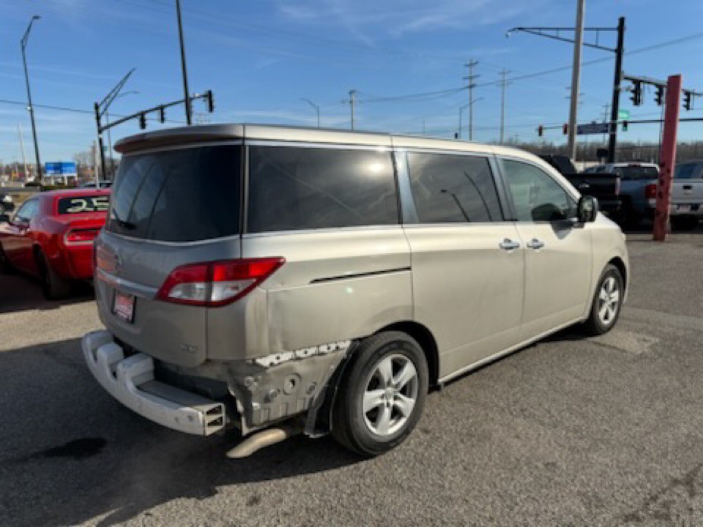 2013 Nissan Quest Image 4