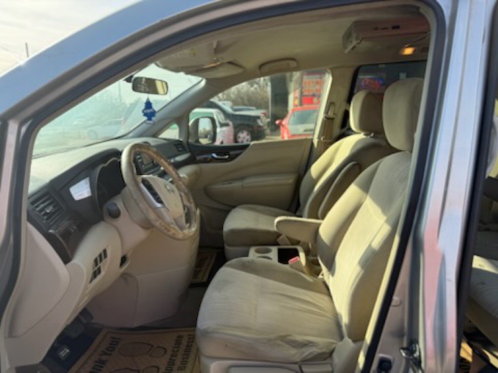 2013 Nissan Quest Image 8