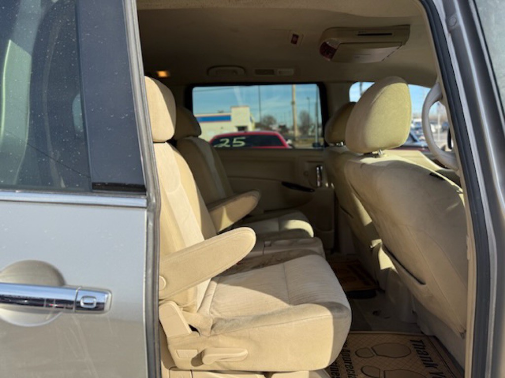2013 Nissan Quest Image 11