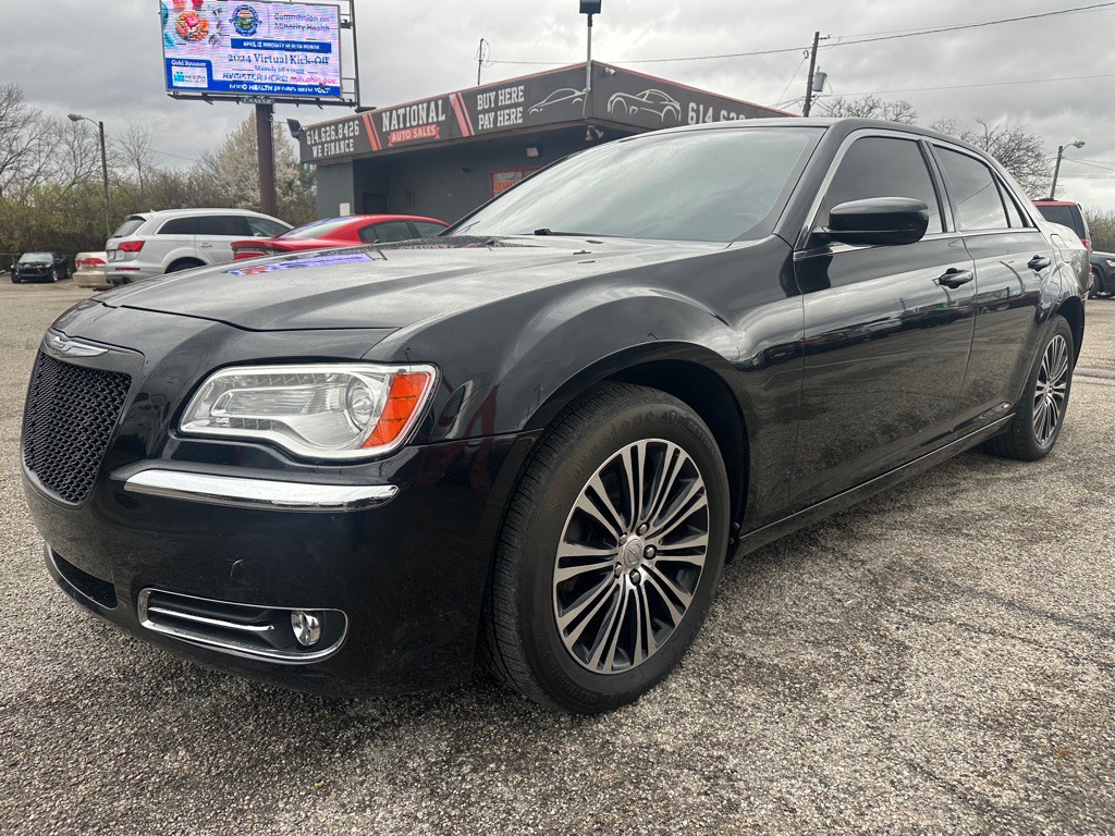2013 Chrysler 300 Image 1