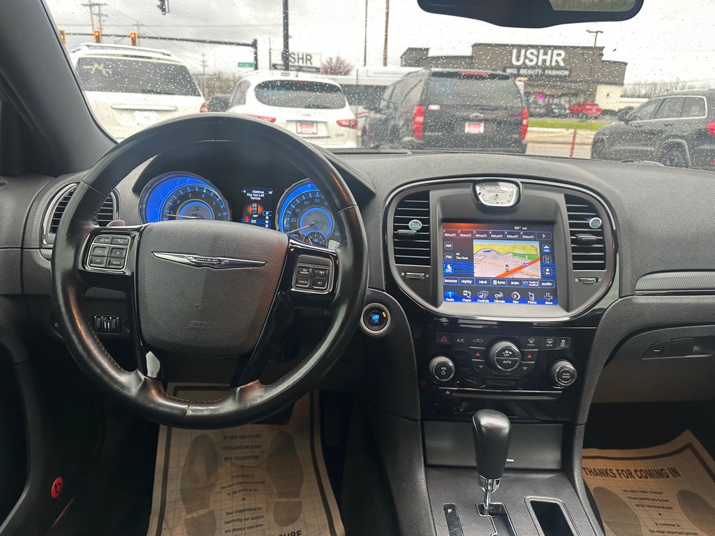 2013 Chrysler 300 Image 7