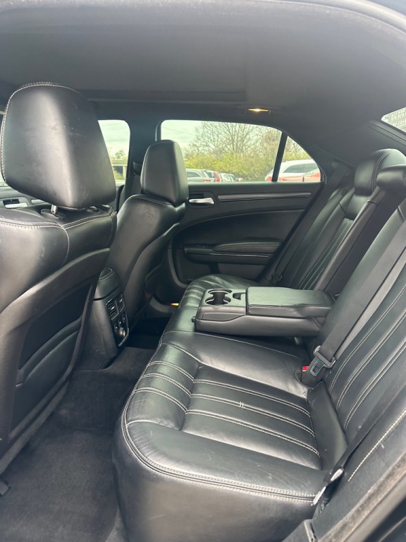 2013 Chrysler 300 Image 9