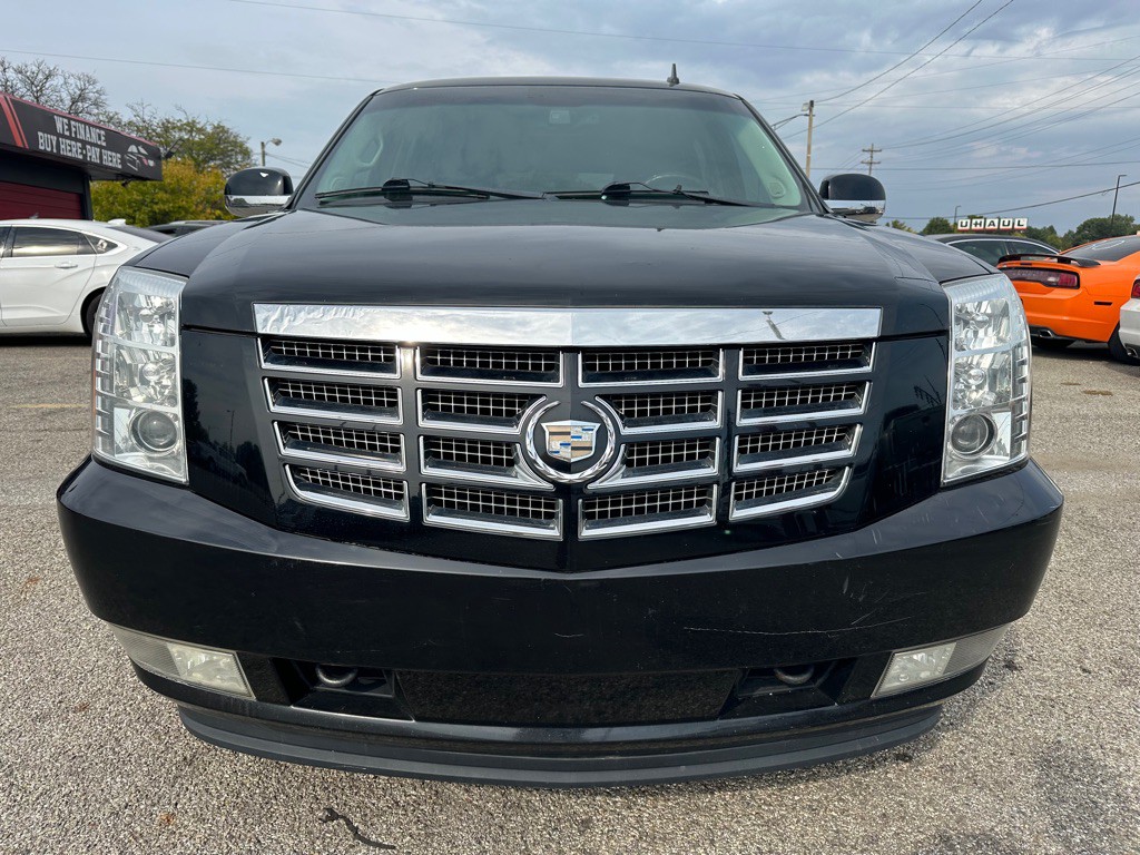 2011 Cadillac Escalade Image 3