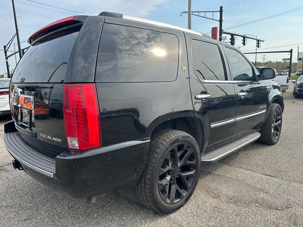 2011 Cadillac Escalade Image 5