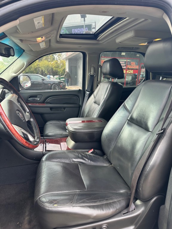2011 Cadillac Escalade Image 8