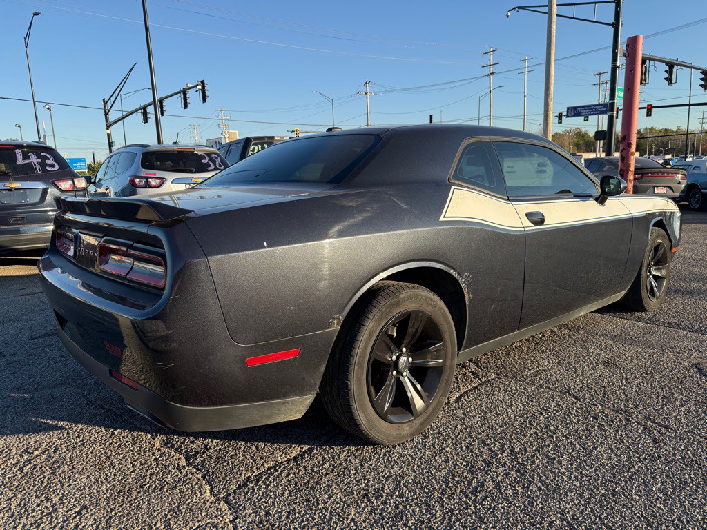 2017 Dodge Challenger Image 4