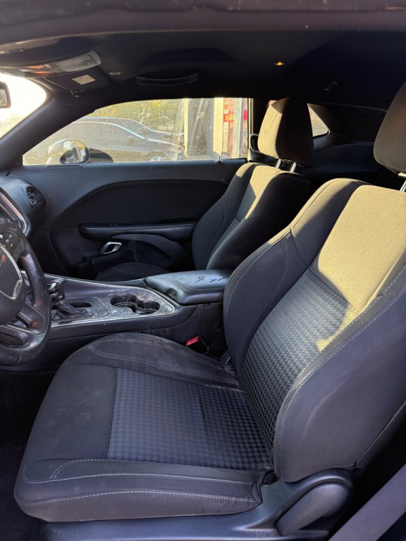 2017 Dodge Challenger Image 8