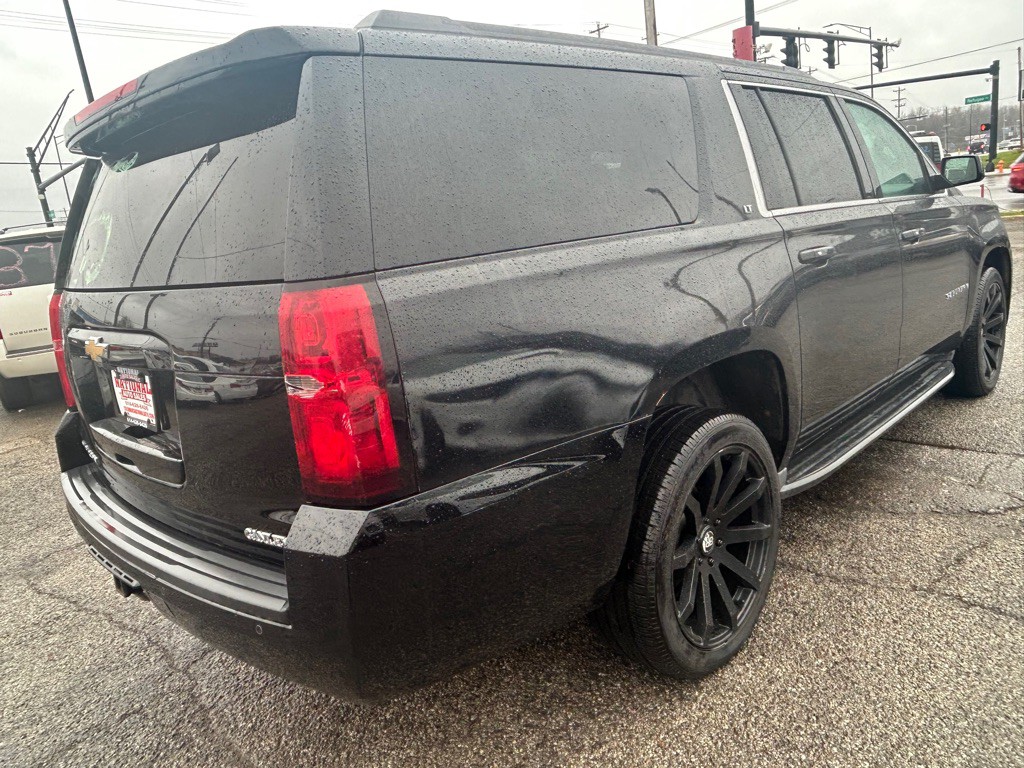 2016 Chevrolet Suburban Image 4