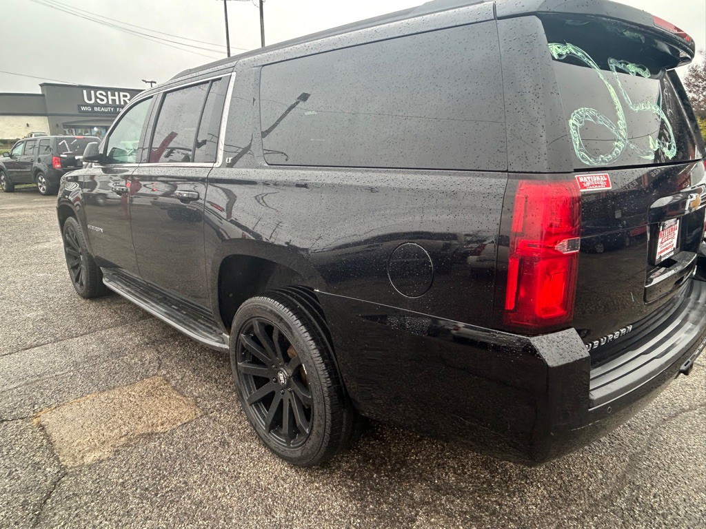 2016 Chevrolet Suburban Image 5