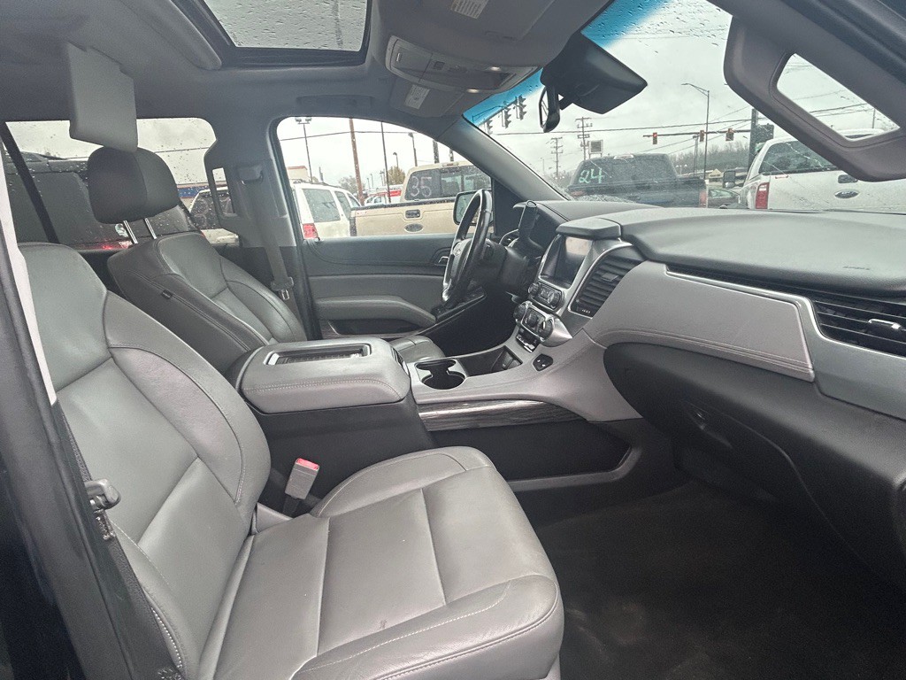 2016 Chevrolet Suburban Image 12