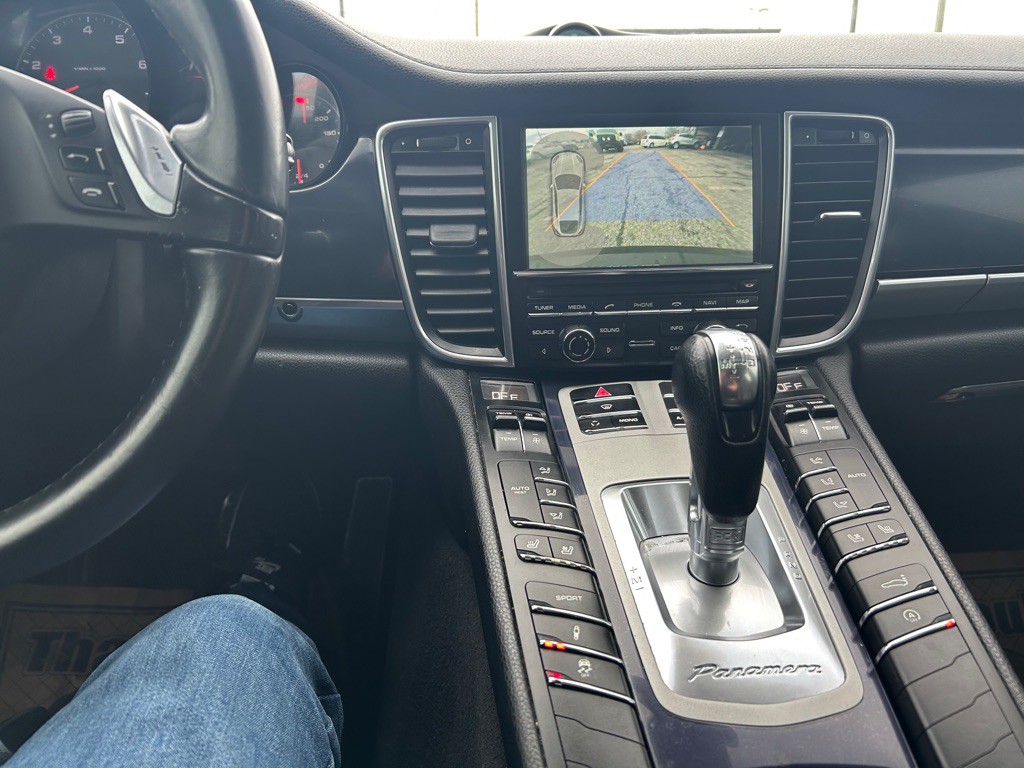 2013 Porsche Panamera Image 13