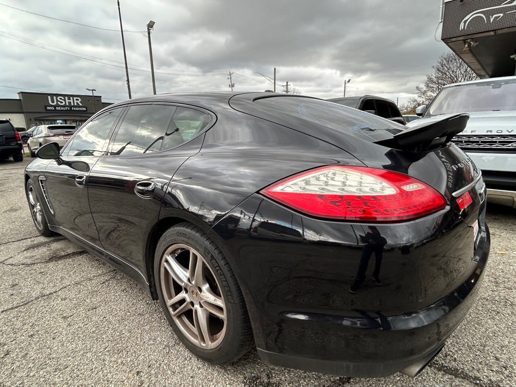 2013 Porsche Panamera Image 4