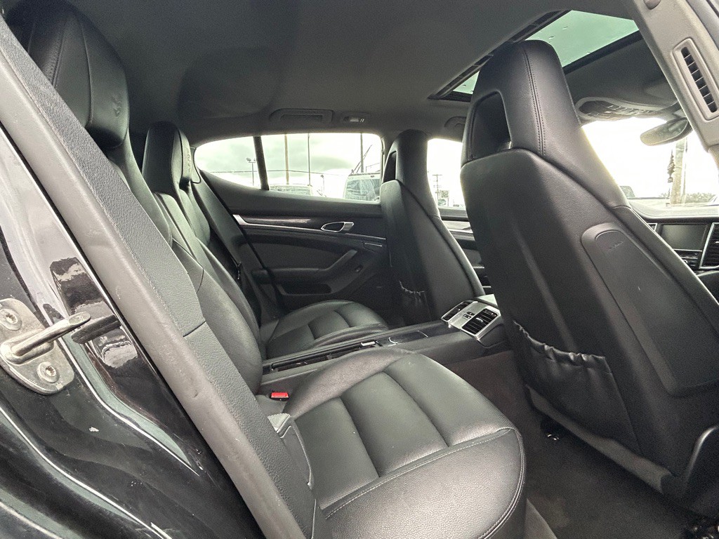 2013 Porsche Panamera Image 12