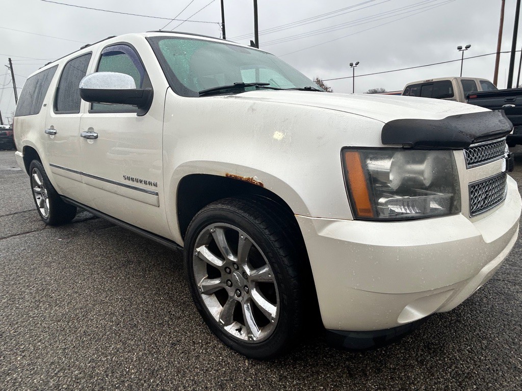 2010 Chevrolet Suburban Image 2