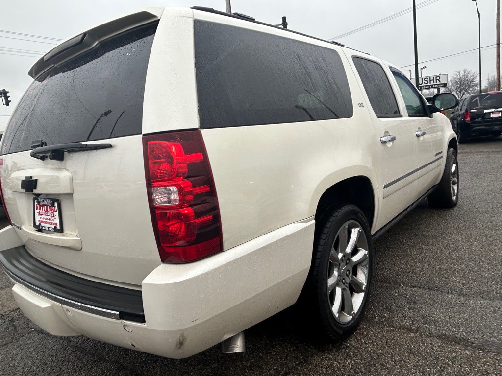 2010 Chevrolet Suburban Image 4