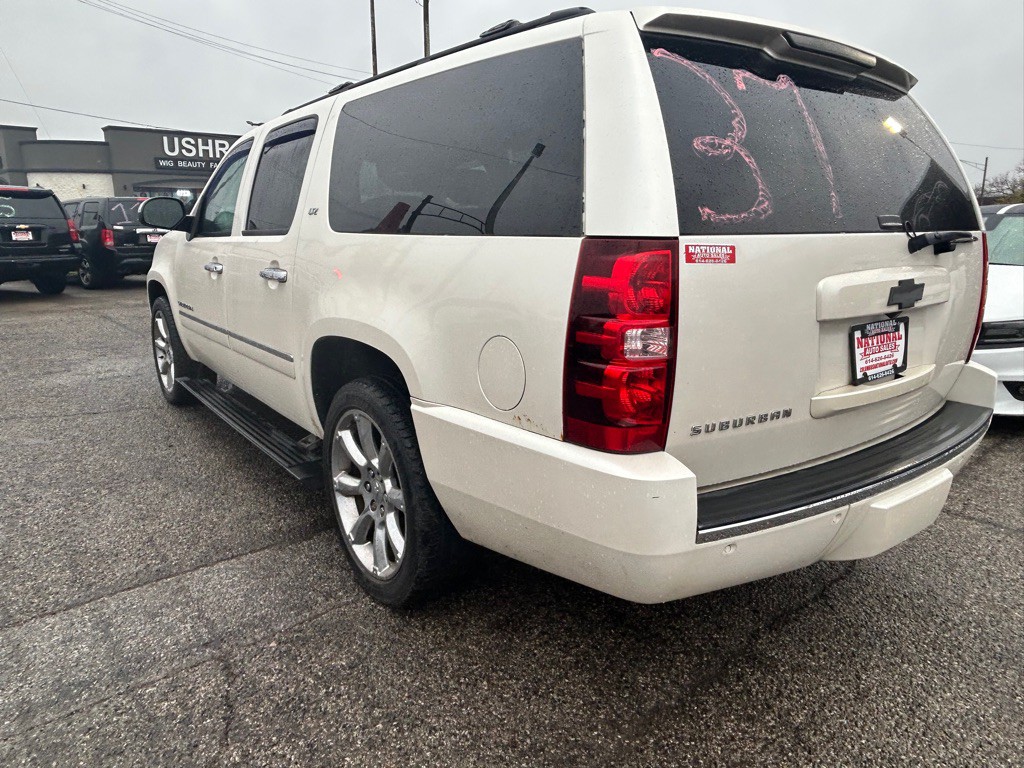2010 Chevrolet Suburban Image 5