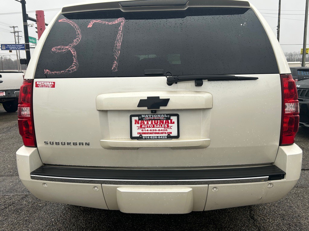 2010 Chevrolet Suburban Image 6