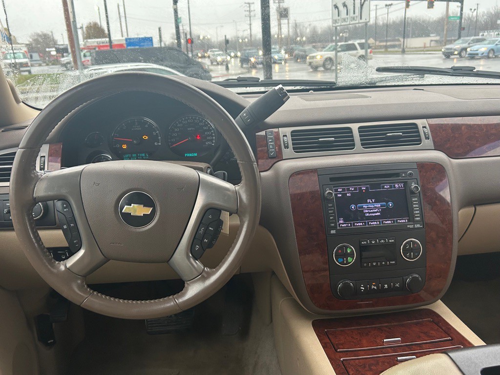 2010 Chevrolet Suburban Image 7