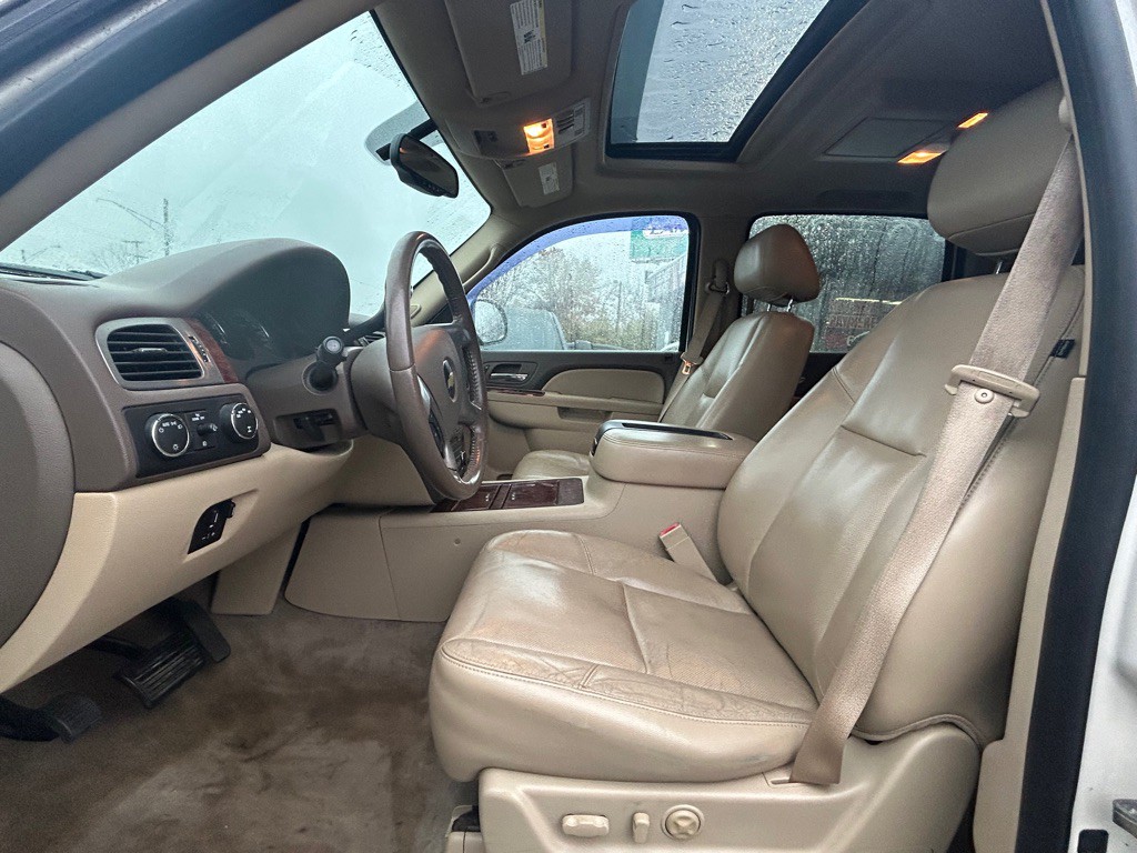 2010 Chevrolet Suburban Image 8