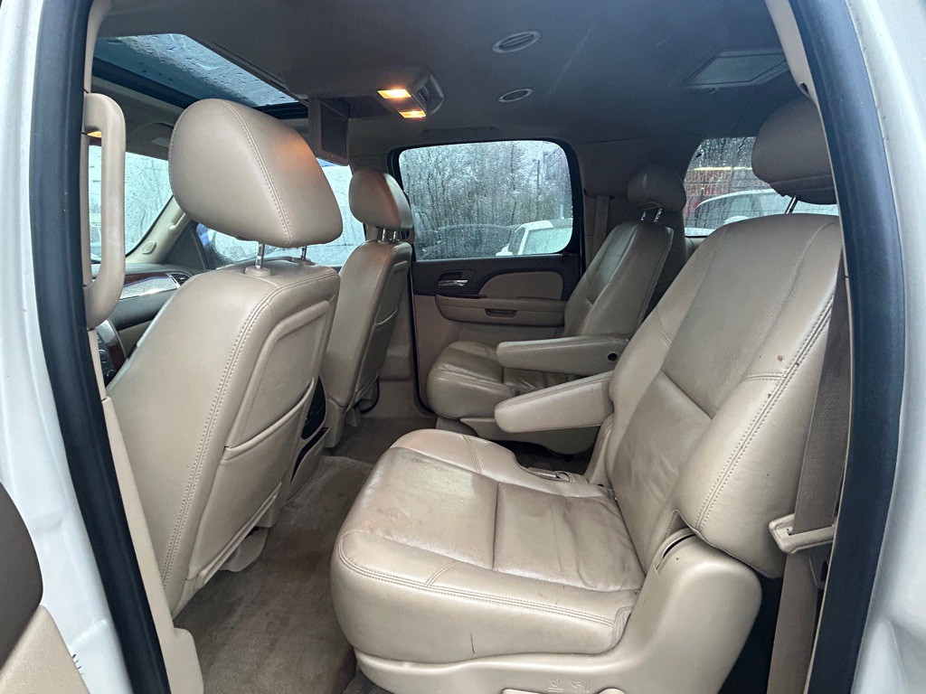 2010 Chevrolet Suburban Image 9